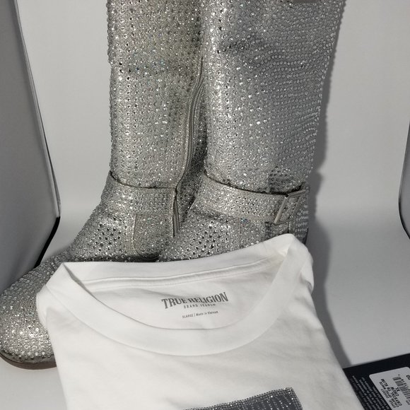 Bringing the bling! Shiekh knee length fur-lined boots and True Religion tee. - Picture 2 of 16